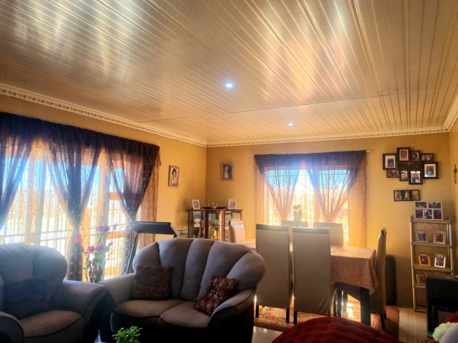 3 Bedroom Property for Sale in Roodepan Northern Cape